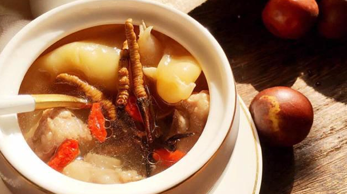 冬蟲夏草與什么泡水喝？養(yǎng)生搭配指南